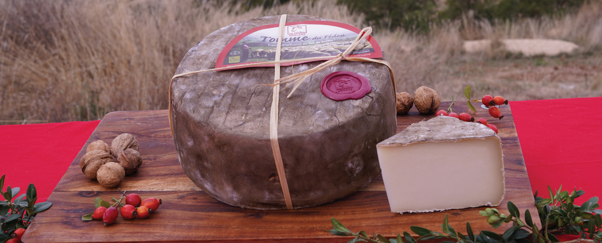 Tomme traditionnelle du Fédou au lait entier de brebis du causse Méjean.